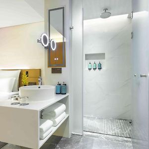 Executive Twin Suite Lounge Access